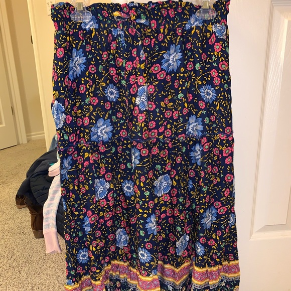 New! Cute mid calf skirt w pockets - Picture 1 of 1